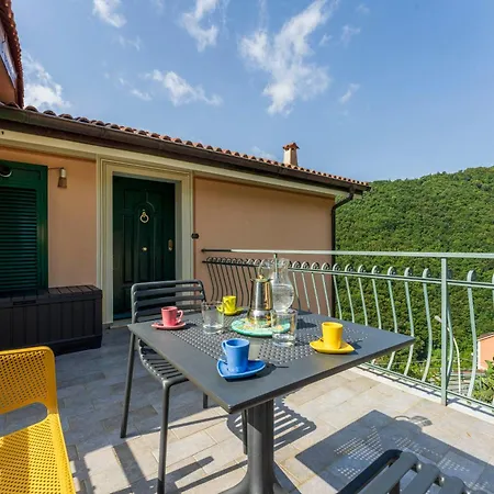 Apartament Belvedere, House With Pool- Recco, Liguria Corticella